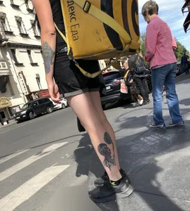 Amazing cute candid food delivery girl with lots of tattoos crossing the street