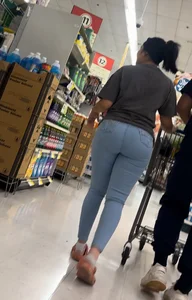 Juicy🍑 latina in tight jeans