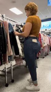 Phat latina MILF ass in jeans