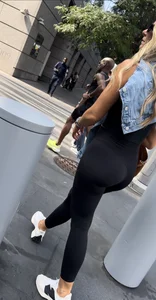 FIT SEXY ASS MILF
