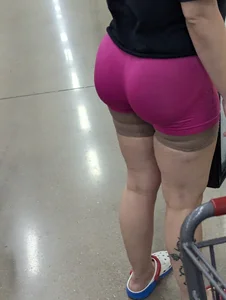 Latina mami w/ amazing bubble in pink shorts