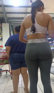 Amazing ebony in gray leggins