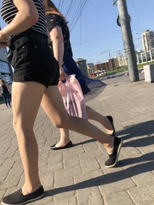 Candid teen in shorts with nice legs and booty street pics