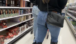 Caught another oblivious girl