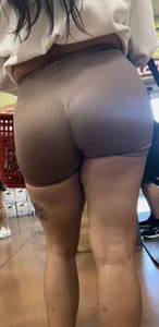 Asian hottie showing off her amazing ass at Trader Joe’s (OC)