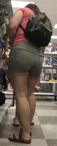 Thicc art lover Milf in shorts