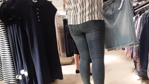 Thick girl shopping in tight jeans with a decent ass