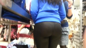 Sexy bubble butt in leggings with vtl
