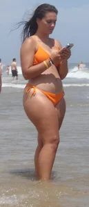 Thick thighs pawg in bikini