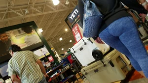 Brownsville Texas RGV Dick’s Store Nice Butts - Mama y Hija En Tienda Dick’s En Brownsville Texas