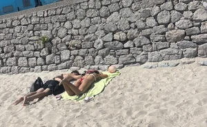 A la plage ! Jolie fessier