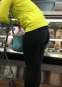 Walmart lady shopping with a nice big booty in tight black leggings