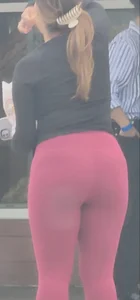 AMAZING LIL LATINA IN LEGGINGS POSING FOR ME