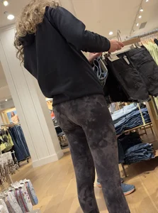 First post. Love leggings