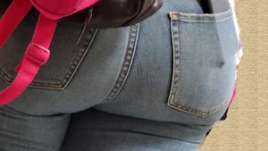 Milf’s far-upclose impeccable ass