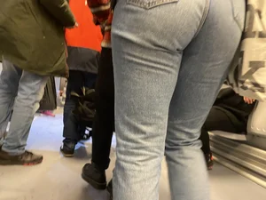 Big Hot Butt in Blue Jeans Public Transport Creepshots Gallery