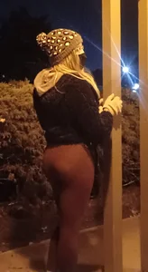 Athletic bubble butt blonde in leggings waiting for Uber pickup.