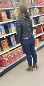 Hot milf big booty in tight jeans