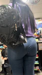 Big tight cheeks latina (OC)