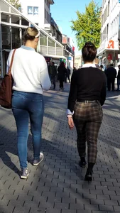 Candid Girls With Big Juicy Booties Street Creepshots