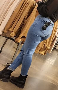 Bubble butt blonde in tight jeans