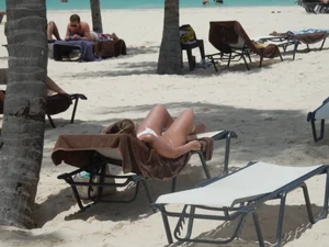 Bikini babe at the beach with nice tits and ass
