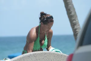 Candid Florida beach and bikini girls