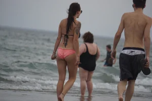 Peach bikini tattood babe on the beach with a nice ass and some camel toe