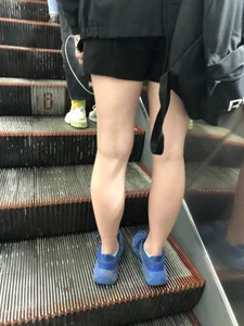 Hot Slim Legs Escalator Creepshots - Cute Candid Girl in Shorts With a Backpack