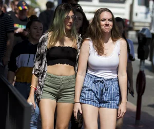 Hot candid summer girls collection