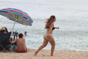Florida beach and bikini girls