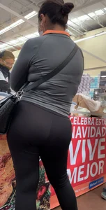 Nice Milf with phat ass in leggings VTL