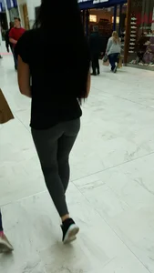Hot Candid Booties in Tight Jeans Creepshots