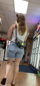 Hottie in liquor store
