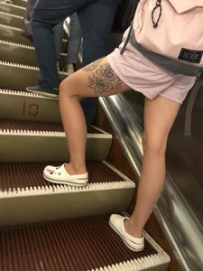 Sexy Legs With Tattoos - Girl in Shorts Escalator Creepshots
