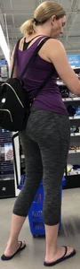 Big booty Milf in leggings 1220