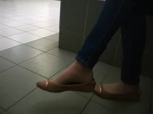 Candid college girl's legs