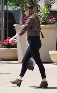 Thick booty brunette with nice ass in tight black jeans