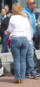 Mature milfs in jeans at the street market creepshots