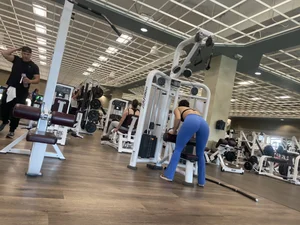 Gym teen in blue leggings