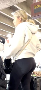Silly faces Phat ass waiting for an Uber, VPL