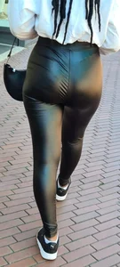 Leatherlook legging, great ass!
