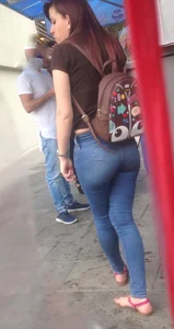Beautiful plain pants in thin women. LOOK AT IT!