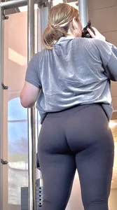 Gym pawg looked into my camera and still gave a show! (OC)