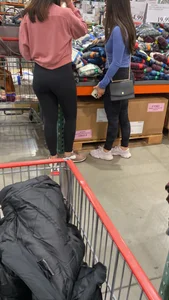 girls in leggins at costco