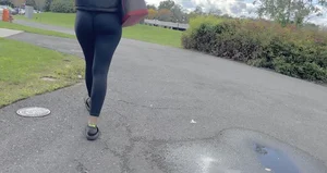 Jiggly ass Latina in leggings