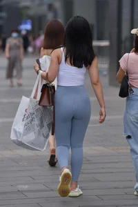 Asian round butt grey leggings (NOT OC)