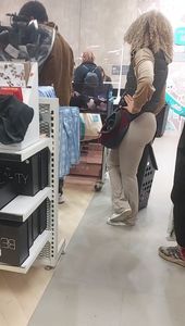 Juicy ass in leggings