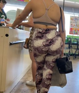 Latina with Fat Ass in Floral Leggings