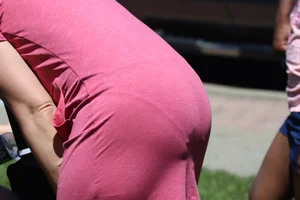 TONS OF ASSES. Jeans, spandex, shorts, dresses. This post has it ALL!